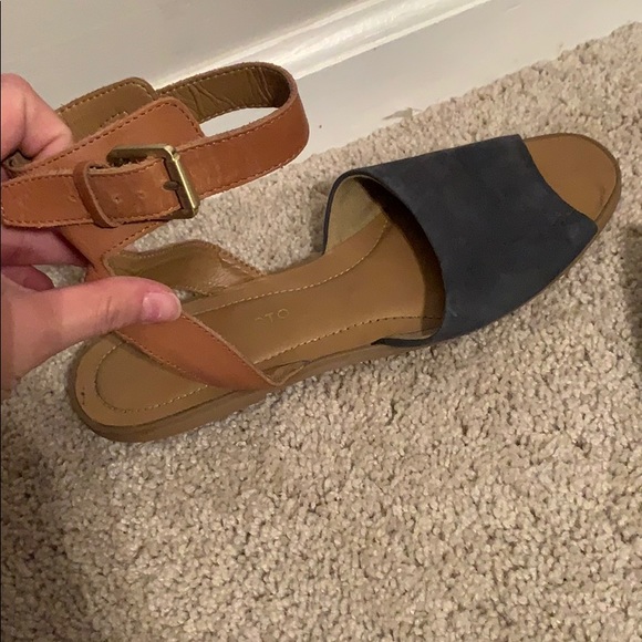two toned sandals - Picture 2 of 6